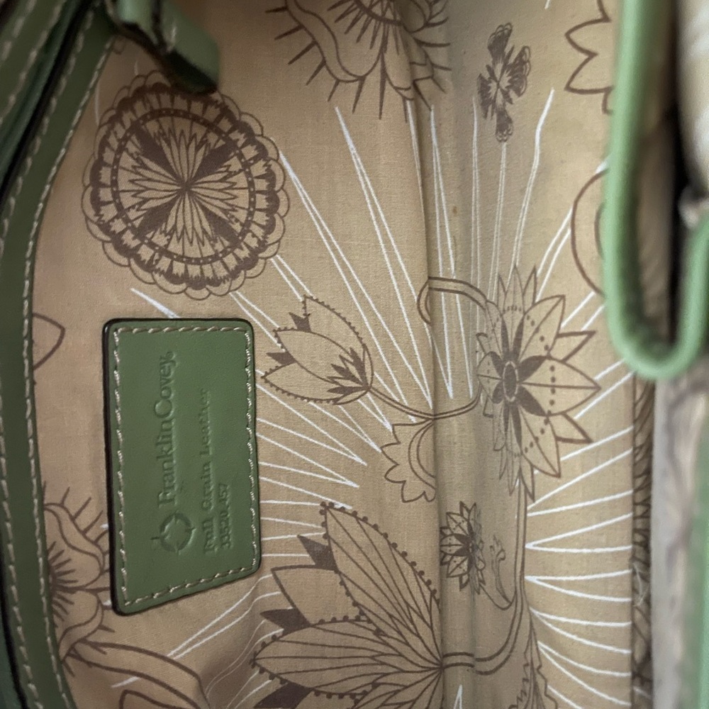 Franklin Covey Green Full Grain Leather Medium sized Bag. - Picture 4 of 6